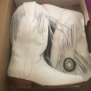 Circle Tonka Fringe White Leather Boots